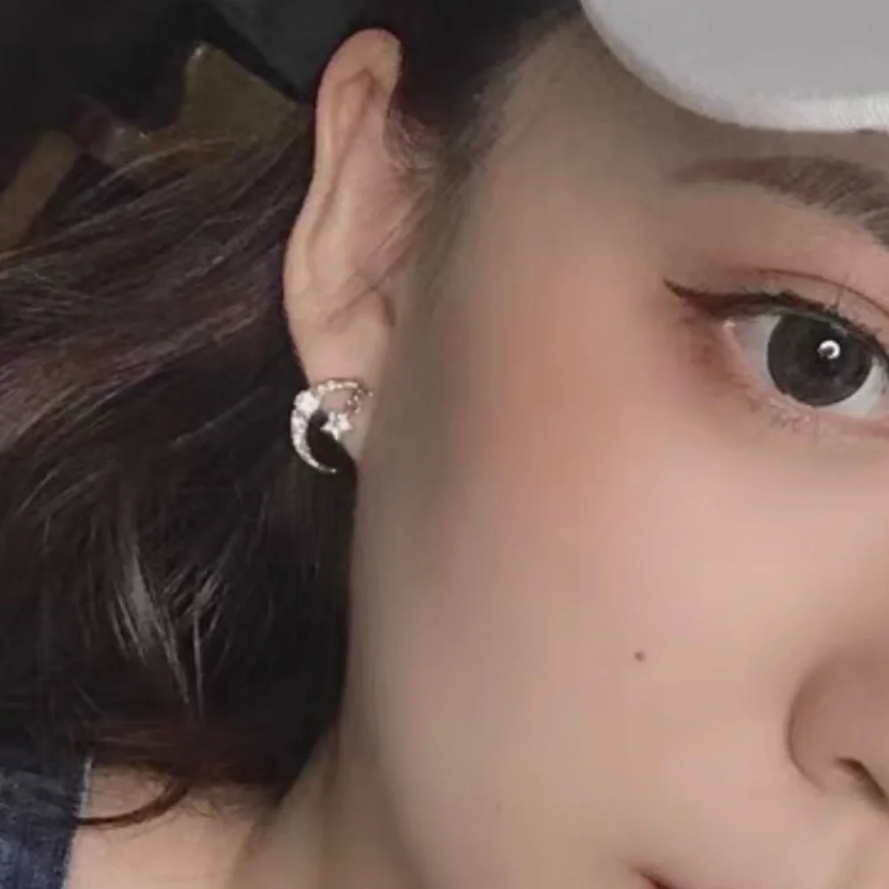 ❣️$25/3❣️ Moon and Dangle Star Rhinestones Earrings - Picture 6 of 9